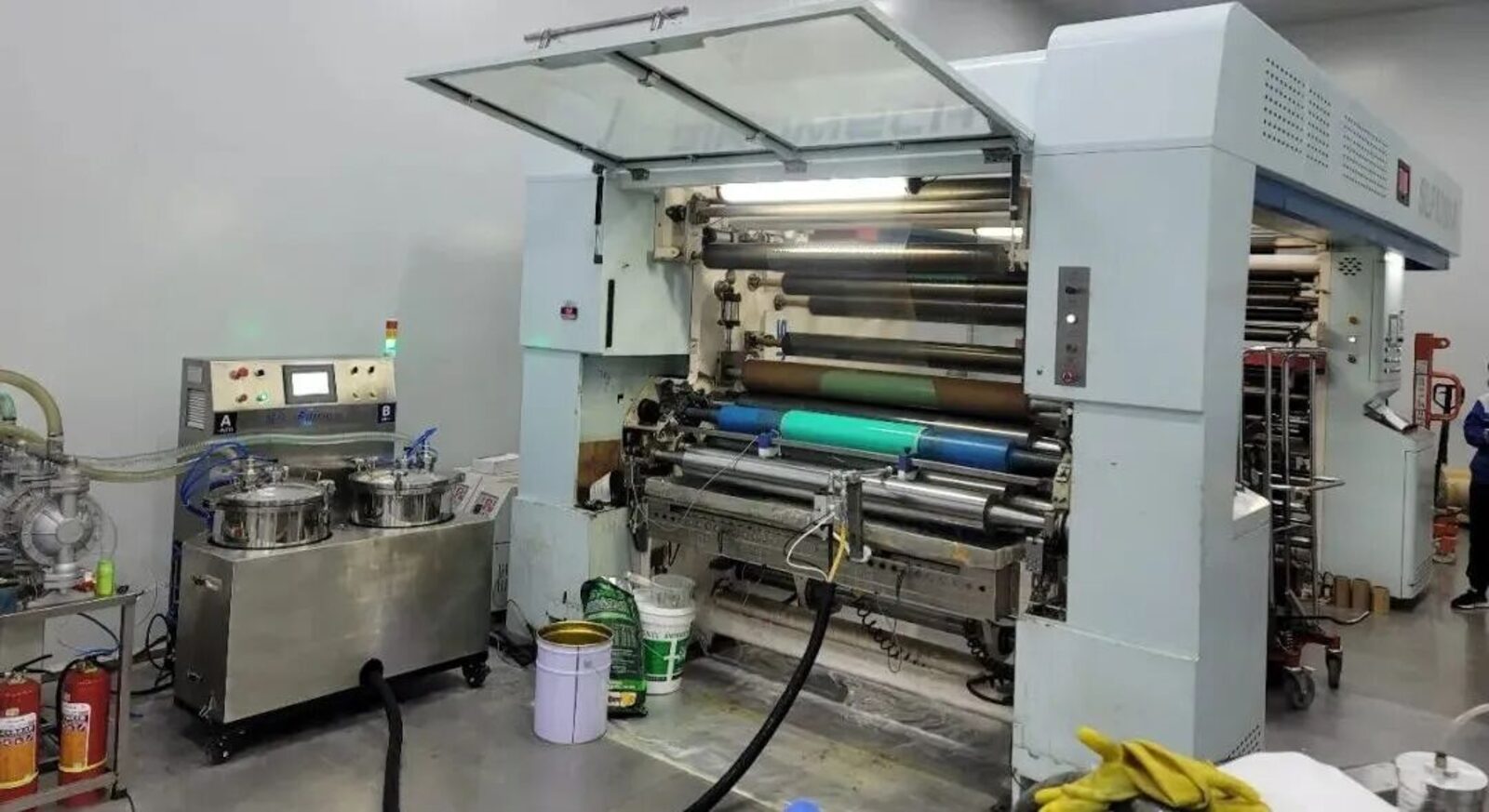 Solvent-free two-component mixing machine